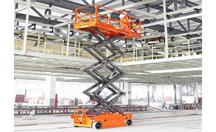 自行剪叉式高空作業(yè)平臺使用注意事項有哪些？-咨詢專業(yè)廠家迅特